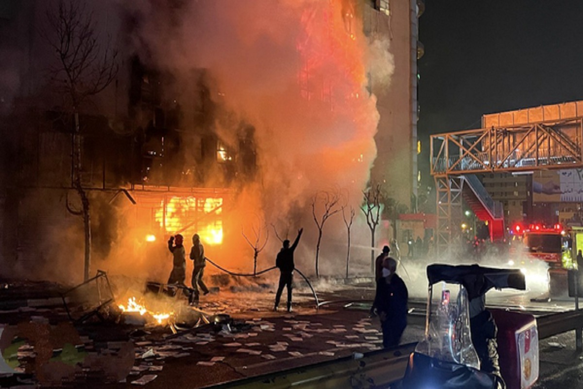 نظر یک کارشناس اسلحه درباره تسلیحات مورد استفاده در اغتشاشات اخیر را در این فیلم مشاهده می‌کنید.