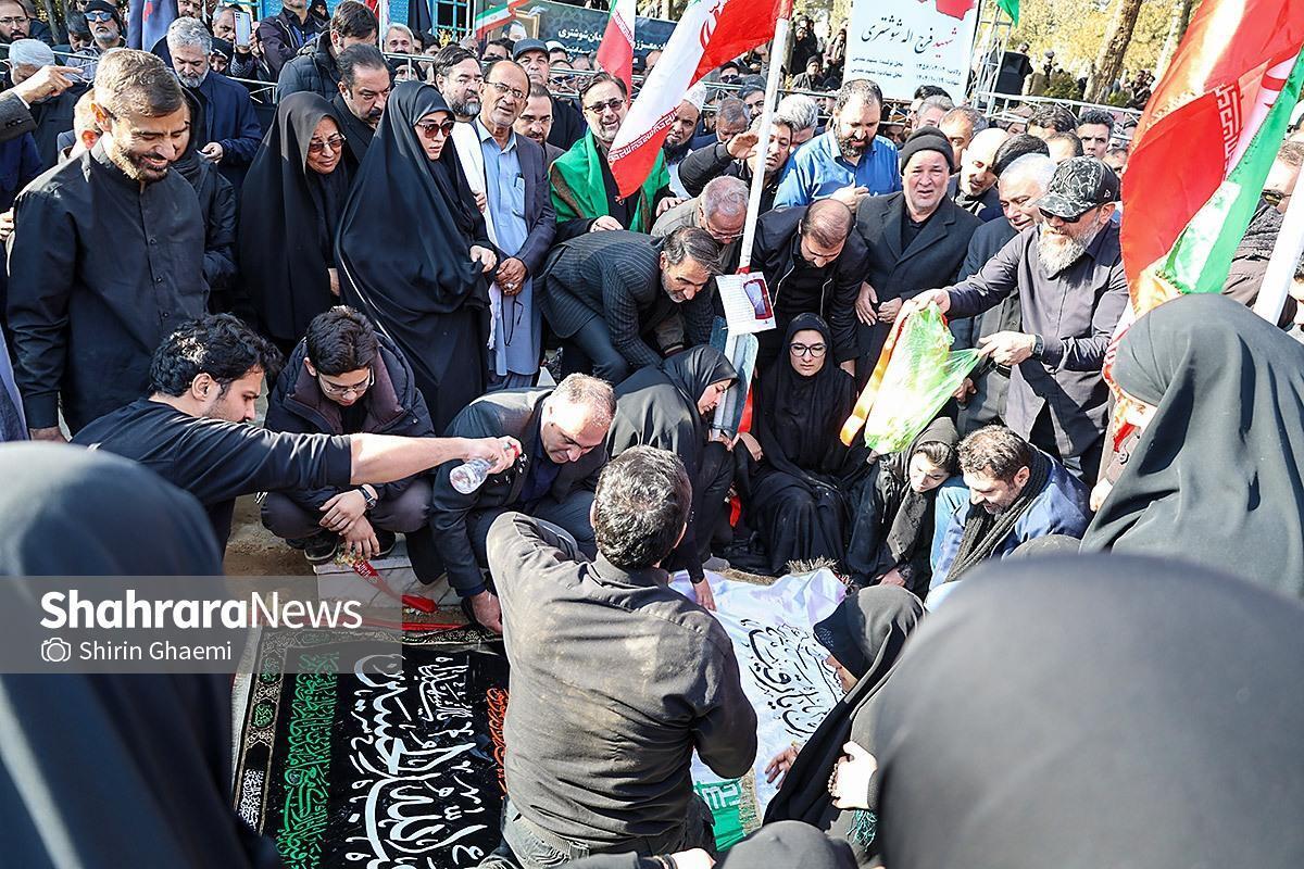 پیکرهای مطهر شهید «فرج‌الله شوشتری» و ۲ شهید مدافع امنیت مشهد در آرامستان بهشت‌رضا(ع) به خاک سپرده شد+ فیلم