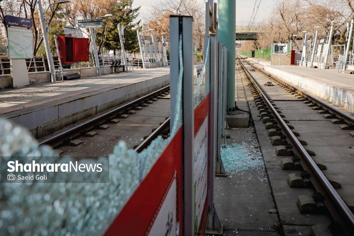 علیرضا باغشنی، مستندساز مشهدی، در روزهایی که شهر شلوغ و ناآرام است، بیکار ننشسته و با همراهی گروهی از دوستانش مشغول تولید آثار رسانه ای برای ثبت وقایع و اطلاع رسانی به مردم است.