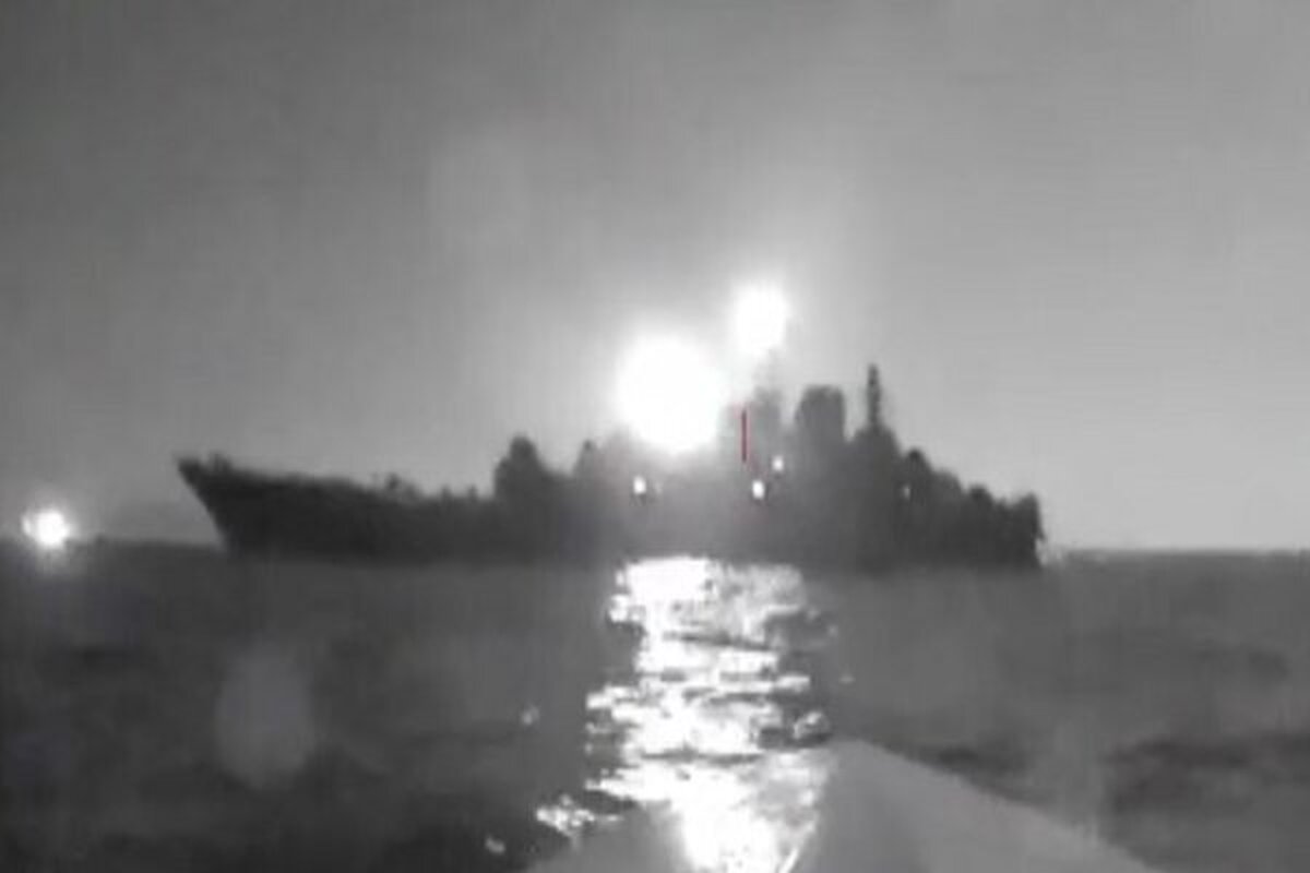 رسانه ها از حمله پهپادی به ۳ نفتکش در دریای سیاه و در مسیر بارگیری نفت خام در پایانه‌ای در سواحل روسیه خبر می دهند.