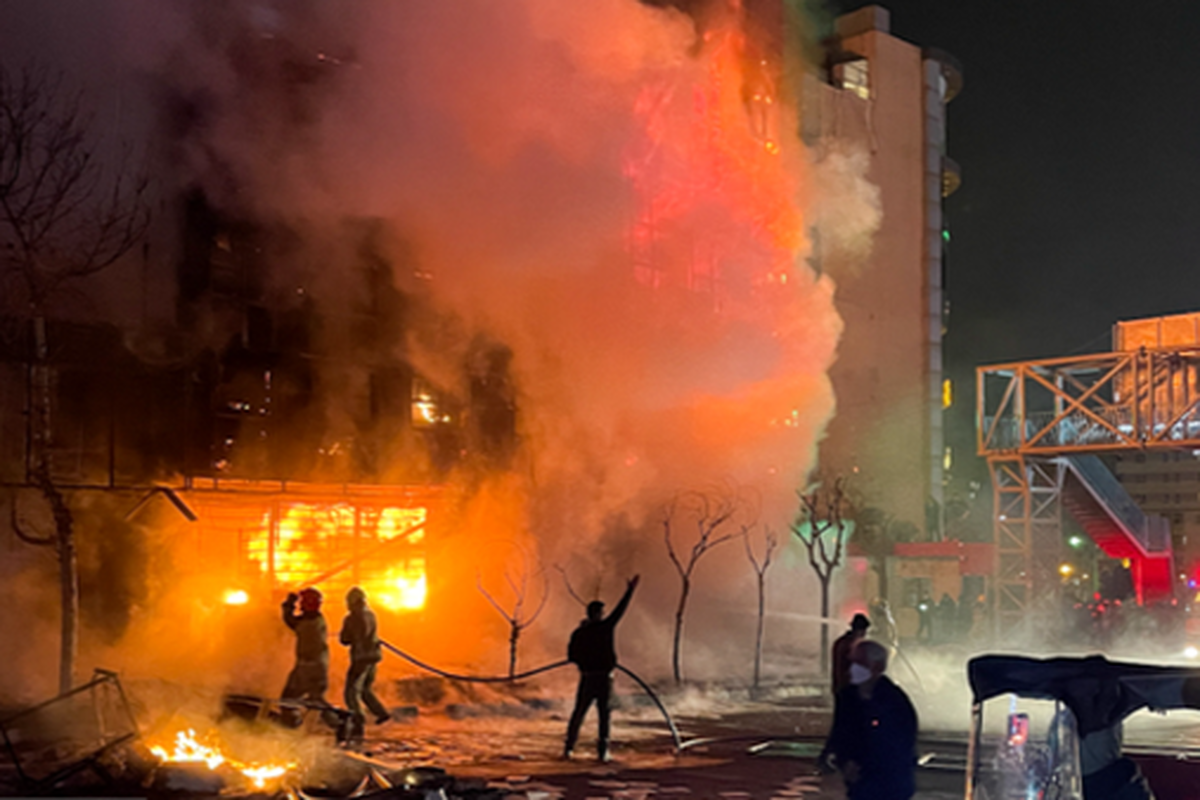 فرانسه در ادامه اقدامات خصمانه خود علیه ایران، این بار هم بدون اشاره به اقدامات خشونت‌آمیز آشوبگران در کشتار مردم عادی و به آتش کشیدن اموال عمومی، طرف اغتشاش‌گران را گرفت و مدعی شد که «سرکوب در ایران شدیدترین در تاریخ این کشور بوده است‎.»