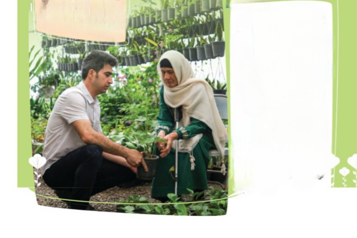 مریم السادات طباطبایی، کارش پرورش گل است، او که بار‌ها به عنوان تولید کننده نمونه شناخته شده است، از روز‌هایی که در این مسیر سپری کرده، می‌گوید.