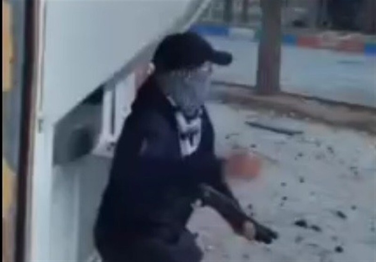 محسن بنایی چهره نزدیک به پهلوی می گوید:ماموران موساد در ایران حضور دارند و حاضریم تا یک میلیون نفر کشته شوند.