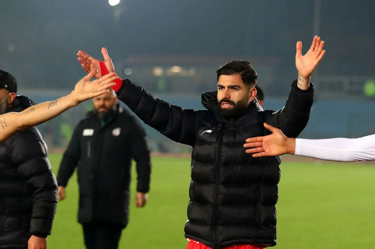 مس رفسنجان بدون اطلاع از پرسپولیس با بازیکن قراردادی آن‌ها قرارداد امضا کرد. این اقدام غیرقانونی می‌تواند عواقب جدی برای باشگاه داشته باشد.