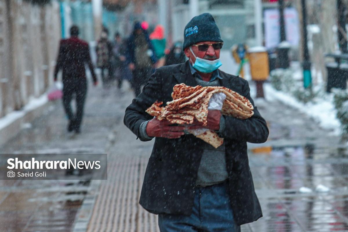 سازمان هواشناسی با صدور هشدار نارنجی‌رنگ از نفوذ توده هوای سرد و کاهش محسوس دمای هوا خبر داد و اعلام کرد: امروز (پنجشنبه، ۲۵ دی)، در برخی استان‌ها، کاهش محسوس دما به‌طور میانگین بین ۷ تا ۱۲ درجه، یخبندان و تداوم سرمای نامتعارف هوا پیش‌بینی می‌شود.