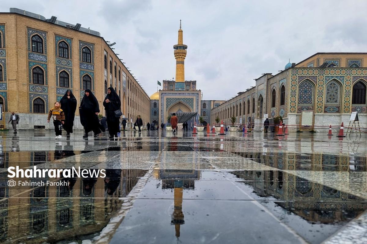 تصاویری از بارش باران در حرم مطهر امام رضا (ع) همزمان با شهادت امام موسی کاظم را ببینید.