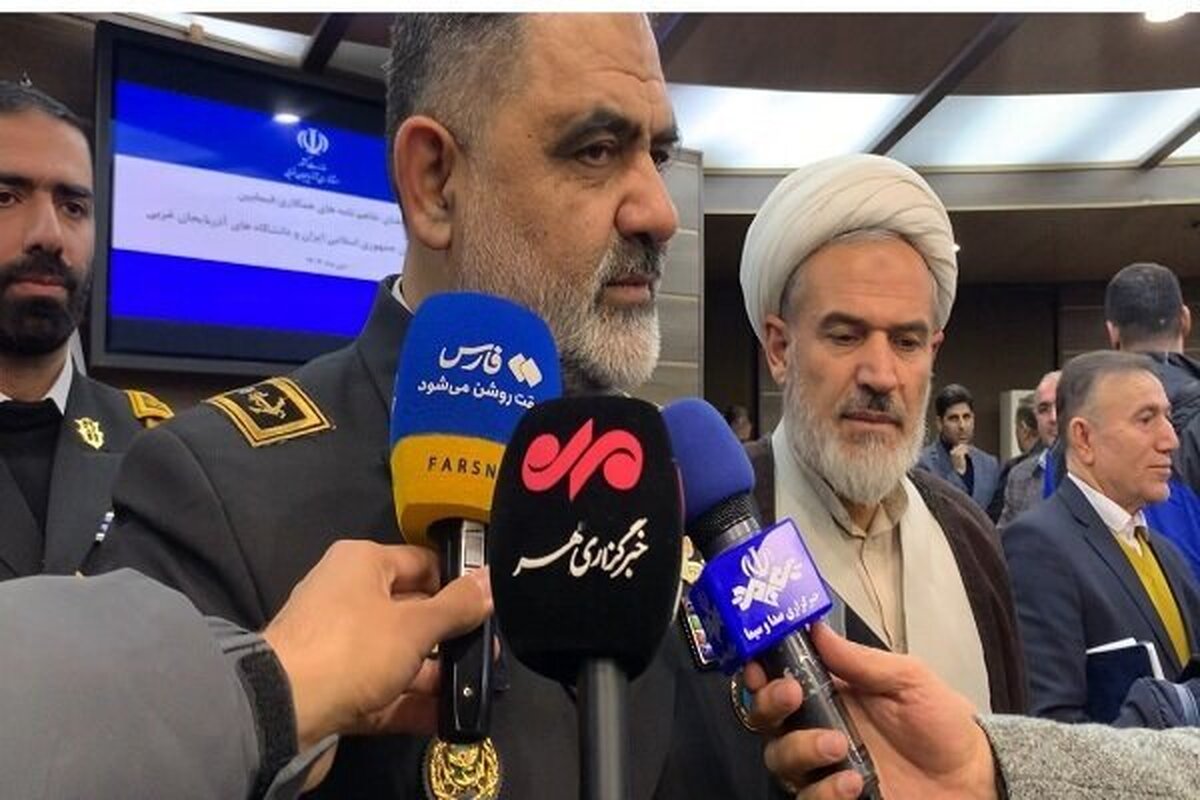 دریادار ایرانی: مردم با حفظ وحدت پاسخ دندان شکن به دشمن دادند