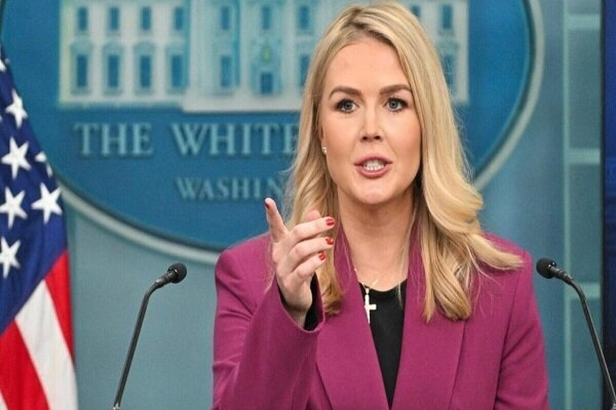 سخنگوی کاخ سفید مدعی شد که همه گزینه‌ها درباره ایران روی میز است و تصمیم نهایی را ترامپ می‌گیرد.