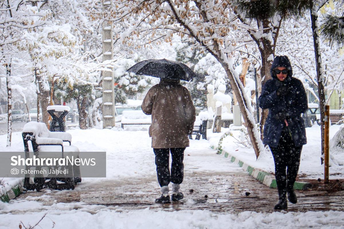 کارشناس مرکز پیش‌بینی هواشناسی خراسان رضوی گفت: انتظار می‌رود با ادامه فعالیت سامانه بارشی در استان تا صبح فردا (شنبه، ۲۷ دی ۱۴۰۴) شاهد بارش باران و برف در استان باشیم.