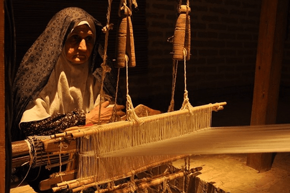 هنر کهن «کاربافی» در اردکان که قدمتی افزون بر ۷۰۰ سال دارد و در آستانه خاموشی بود، به دنبال ثبت ملی اردکان به‌عنوان شهر ملی نساجی سنتی (کاربافی) در دی‌ماه سال جاری، بارقه‌های امید را در دل آخرین بازماندگان آن زنده کرد.