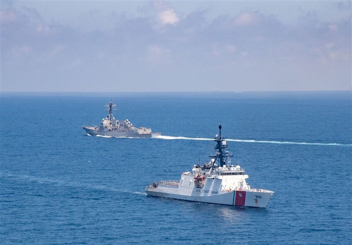 ارتش چین اعلام کرد تردد رزمناو موشک‌ انداز یواس‌اس فین و کشتی سی یواس‌ان‌اس به آمریکا را زیر نظر دارد.