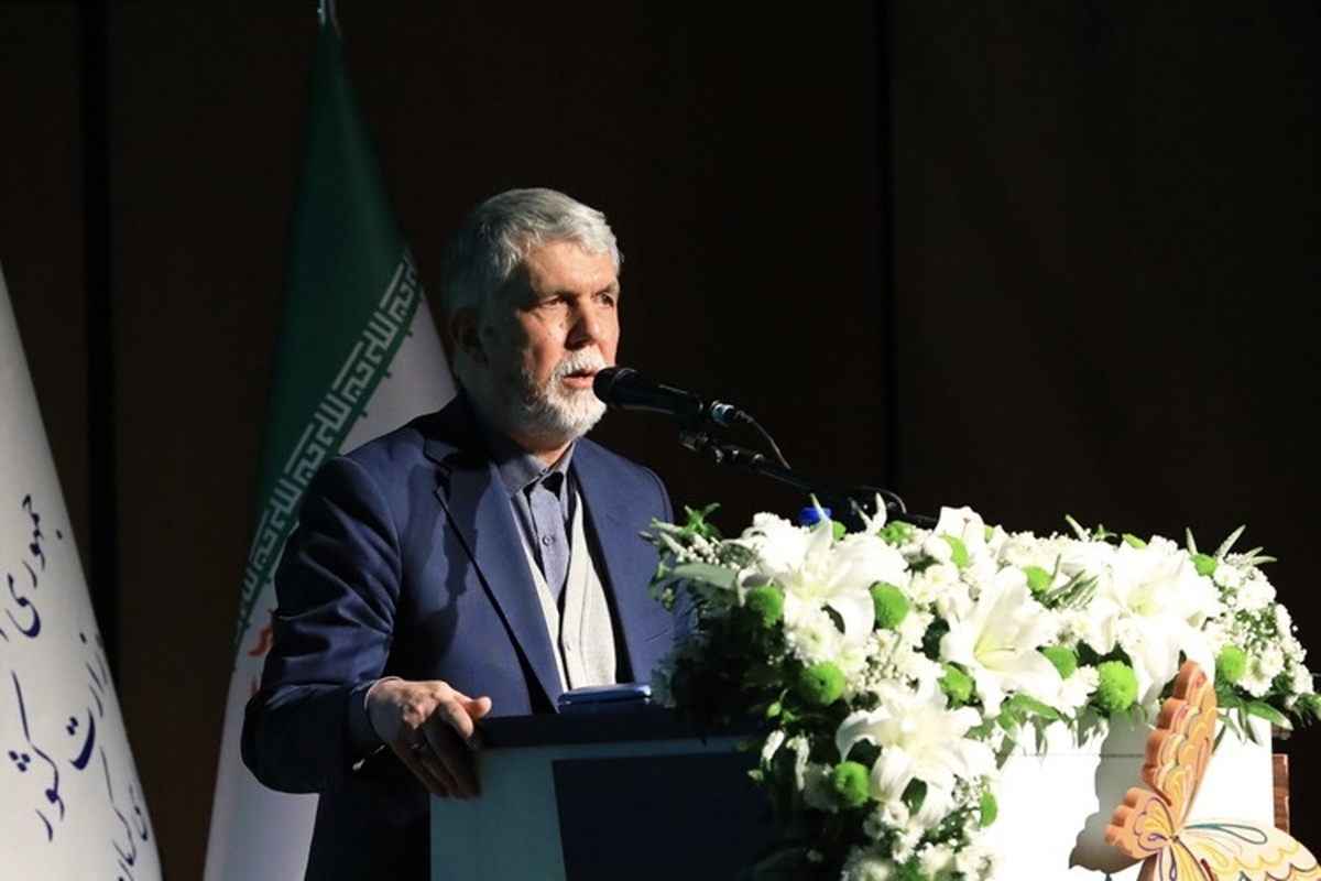 وزیر فرهنگ و ارشاد اسلامی: تئاتر، هنرِ روایت حقیقت در چالش‌هاست