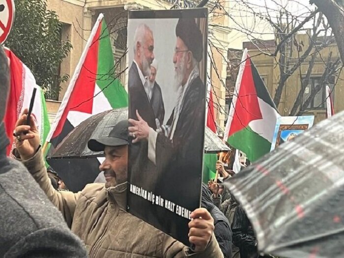 تجمع مردم ترکیه در حمایت از ایران + تصاویر (۲۸ دی ۱۴۰۴) تجمع مردم ترکیه در حمایت از ایران + تصاویر (۲۸ دی ۱۴۰۴)