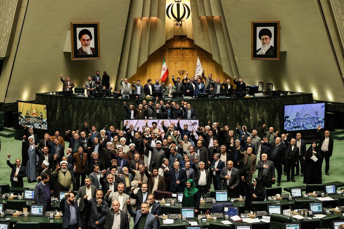 نمایندگان مجلس با صدور بیانیه ای از ملت بصیر در برابر فتنه تروریستی آمریکا و اسرائیل قدردانی کردند