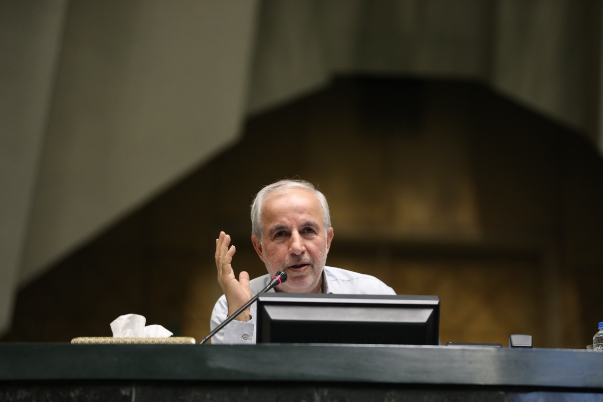 نماینده مجلس: دولت نباید ناکارآمدی کابینه را به ما تحمیل کند