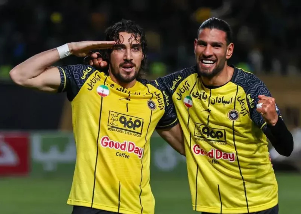 خروج ناگهانی پنج بازیکن خارجی سپاهان از کشور در کنار مصدومیت چهار بازیکن کلیدی، دست نویدکیا را برای چیدن ترکیب برابر پرسپولیس تقریباً بسته است.