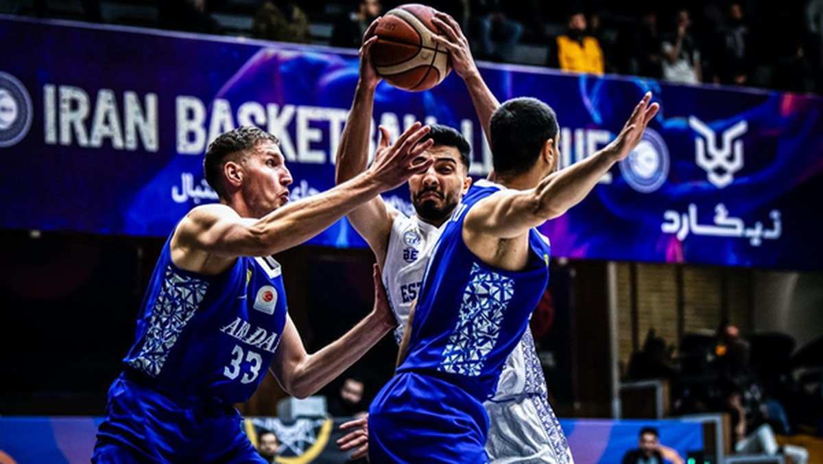 تیم بسکتبال استقلال تهران در دیداری سخت برابر پترونوین ماهشهر به پیروزی رسید و با کسب این سه امتیاز ارزشمند، بار دیگر به صدر جدول بازگشت.