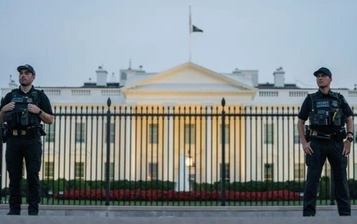 گزارش‌ها حاکی از آن است که نهاد‌های امنیتی آمریکا در حال بازسازی یک پناهگاه زیرزمینی جنگ سرد هستند که در زیر بال شرقی کاخ سفید واقع شده است.