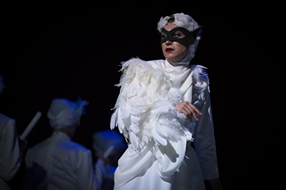 دعوای پدری بر سر «دریاچه قو» | مروری بر حواشی یک نمایش موزیکال در مشهد