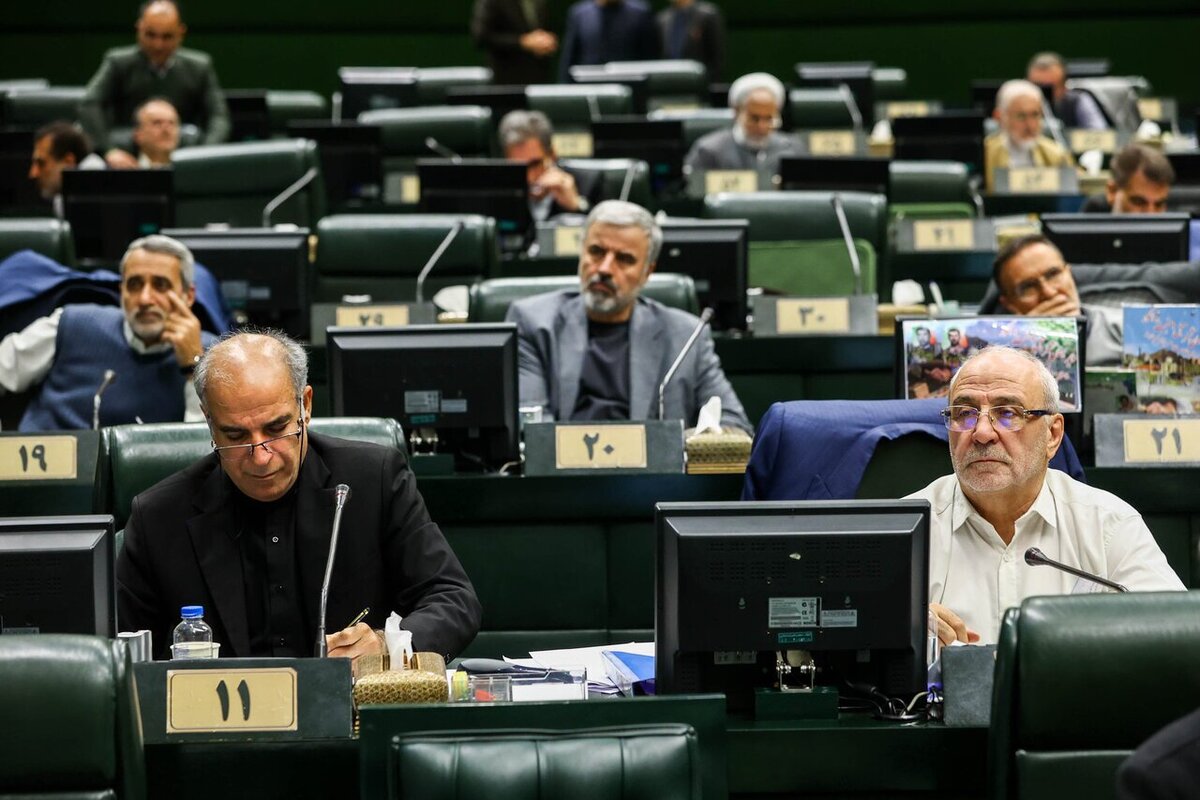 عضو هیئت‌رئیسه مجلس شورای اسلامی، از اعلام وصول ۷ سؤال ملی از وزرای علوم، امورخارجه، آموزش و پرورش، بهداشت، دادگستری و کشاورزی در جلسه علنی مجلس خبر داد.