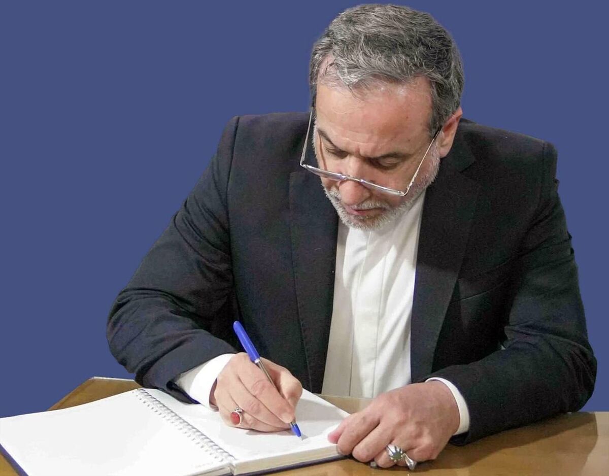 وزیر خارجه در حساب کاربری خود در شبکه ایکس در کنایه به سخنان مورگان اورتگاس، نماینده ایالات متحده آمریکا در شورای امنیت، نوشت: تعریف جدید ایالات متحده از دیپلماسی: «ما آمادهٔ مذاکره‌ای معنادار هستیم، اما حقوق به رسمیت شناخته‌شده‌ی بین‌المللی خود را فراموش کنید!»