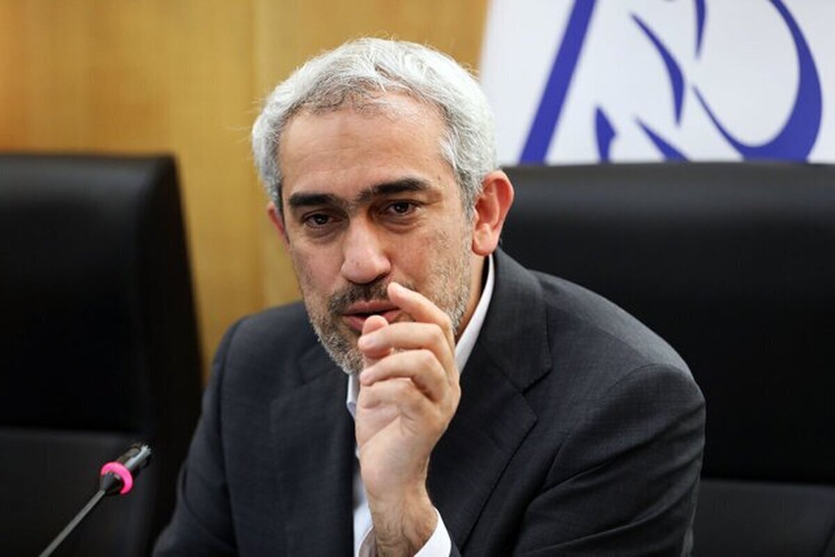 وزیر امور اقتصادی و دارایی با بیان اینکه آمار‌ها نشان می‌دهد الان و پس از سیاست جدید دولت، دهک‌های پایین بهره‌مندی بیشتری از ارز ترجیحی و یارانه دولت داشته‌اند، گفت: دیگر به واردات، ارز ترجیحی تخصیص داده نمی‌شود، بانک مرکزی بر بازار مسلط است و قرار نیست هیچ نرخ ارز ترجیحی شکل گیرد.