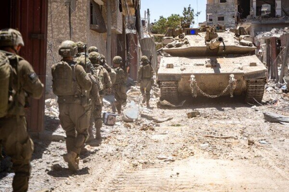 رئیس‌جمهور آمریکا در حمله‌ای تند به رئیس‌جمهور فرانسه گفت که هیچ‌کس او را نمی‌خواهد و او به زودی از سمتش کنار می‌رود.