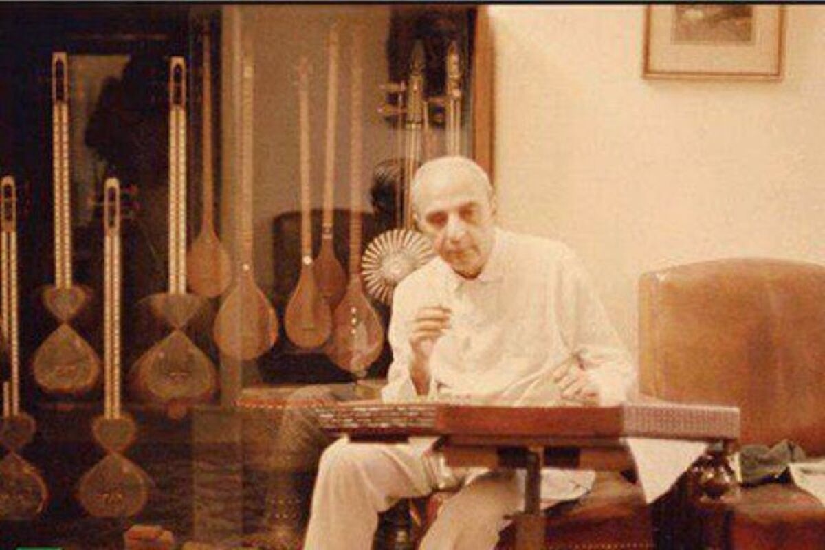 در چهل و نهمین سالگرد درگذشت استاد بی‌بدیل تار و سه‌تار، یاد و خاطره‌ او همچنان در دل موسیقی ایرانی زنده است. او که با وجود نابینایی، هرگز از مسیر هنری خود دست نکشید، در کنار دوستانی چون ابوالحسن صبا، در دنیای موسیقی ایرانی تحولاتی بی‌مانند ایجاد کرد.