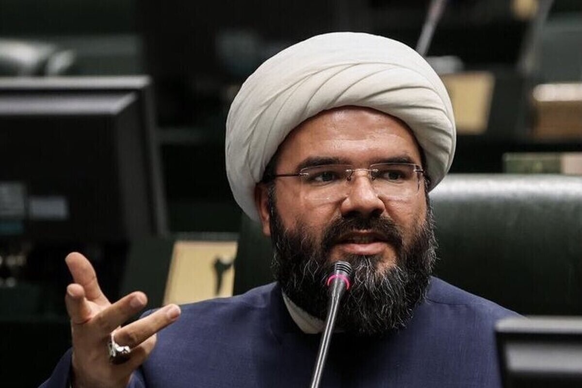 نماینده مردم بردسکن در مجلس شورای اسلامی در نطق خود با بیان اینکه انحصار در واردات باید برداشته شود، گفت: هر جا انحصار است قطعا در آنجا فساد وجود دارد؛ چرا  باید چند شرکت داخلی خاص مجاز به واردات کالاهای اساسی باشند؛ انحصار را برداشته و نظارت‌ها را افزایش دهید، به جای یارانه پول به مردم بنزین بدهید.