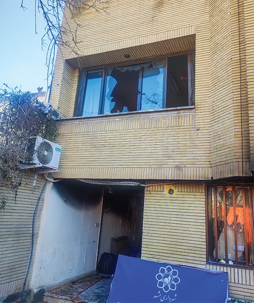 روایتی متفاوت از هجوم اغتشاشگران به یکی از ساختمانهای شهرداری مشهد | ما، پیکر شهید و ۲۰۰ دقیقه اضطراب روایتی متفاوت از هجوم اغتشاشگران به یکی از ساختمانهای شهرداری مشهد | ما، پیکر شهید و ۲۰۰ دقیقه اضطراب