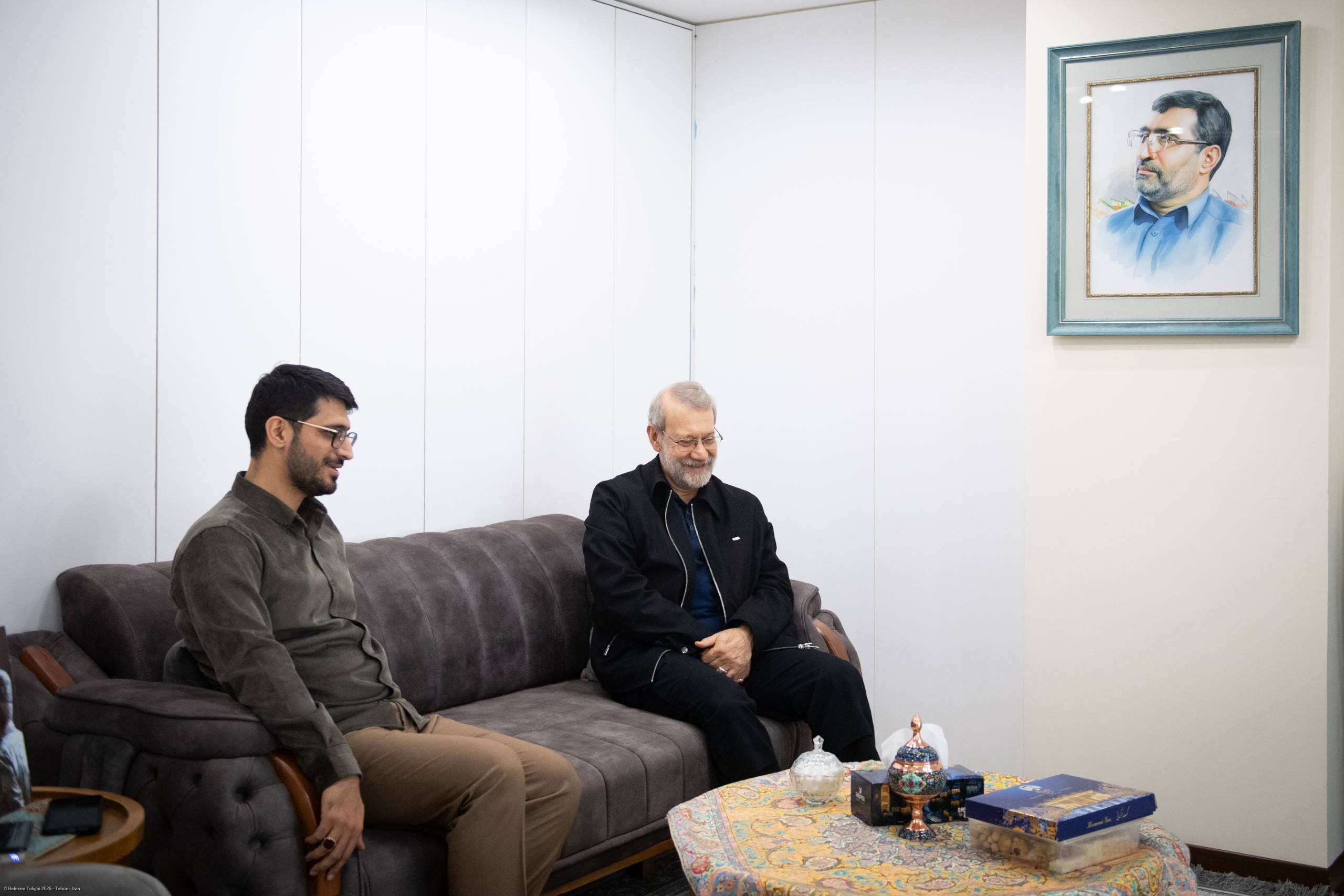 علی لاریجانی به دیدار خانواده شهیدان حاجیزاده و باقری رفت علی لاریجانی به دیدار خانواده شهیدان حاجیزاده و باقری رفت