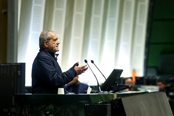 پزشکیان در صحن علنی مجلس از بودجه دولت دفاع کرد |  مهار تورم، شفافیت و عدالت اولویت های بودجه (۷ دی ۱۴۰۴)