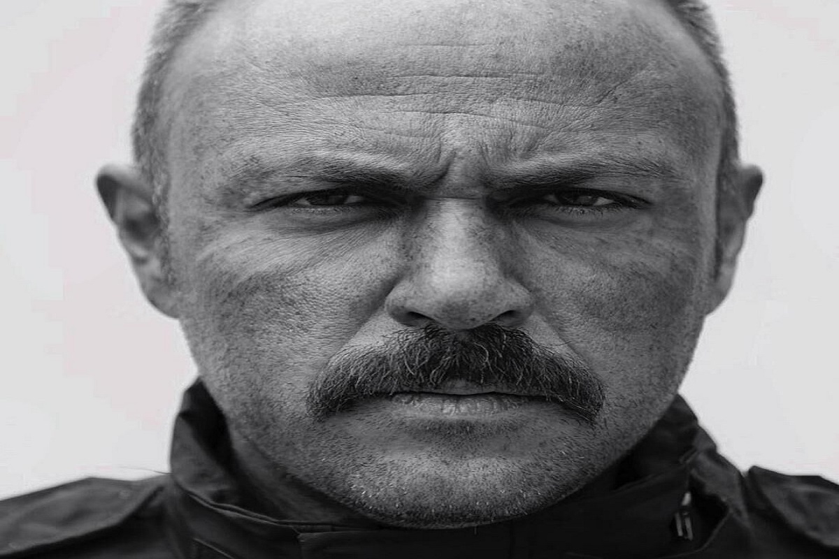 گریم متفاوت «علیرضا کمالی» در «سمفونی باران» + عکس