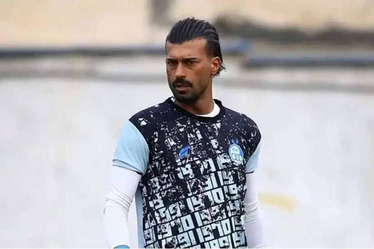 در شرایطی که صحبت‌هایی درباره جدایی مدافع استقلال از تیم مطرح شده بود، این بازیکن امروز در محل تمرین آبی‌پوشان حضور یافت.