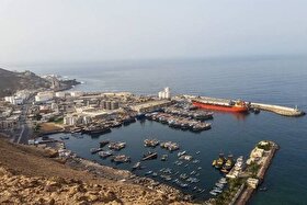 عربستان ۲ کشتی اماراتی در بندر المکلا را هدف قرار داد