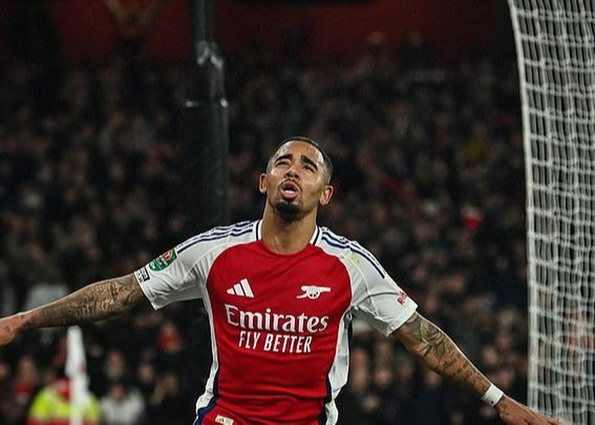 آرسنال در هفته هفتم لیگ قهرمانان اروپا در ایتالیا توانست اینتر را با نتیجه ۳ بر یک شکست دهد و به هفتمین برد متوالی خود در لیگ قهرمانان دست پیدا کند.