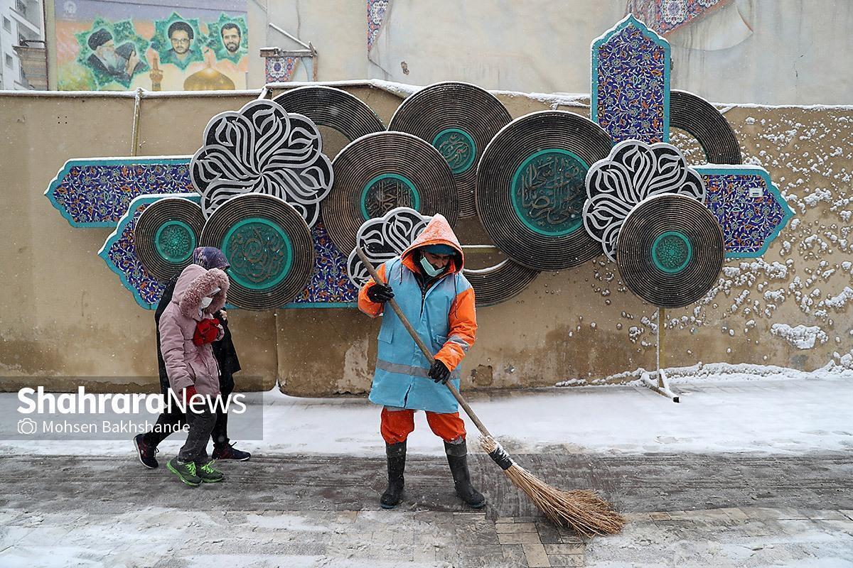 مدیرکل هماهنگی و نظارت بر خدمات شهری شهرداری مشهد گفت: همه امکانات، تجهیزات و نیرو‌های معاونت خدمات شهری برای مدیریت بارش‌های پیش‌رو به حالت آماده‌باش درآمدند. با همه توان آماده خدمت‌رسانی به شهروندان هستیم.