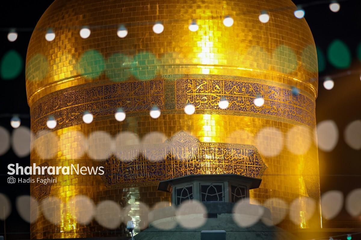 ویدئو| نصب کتیبه‌های ولادت امام حسین (ع) در حرم مطهر رضوی