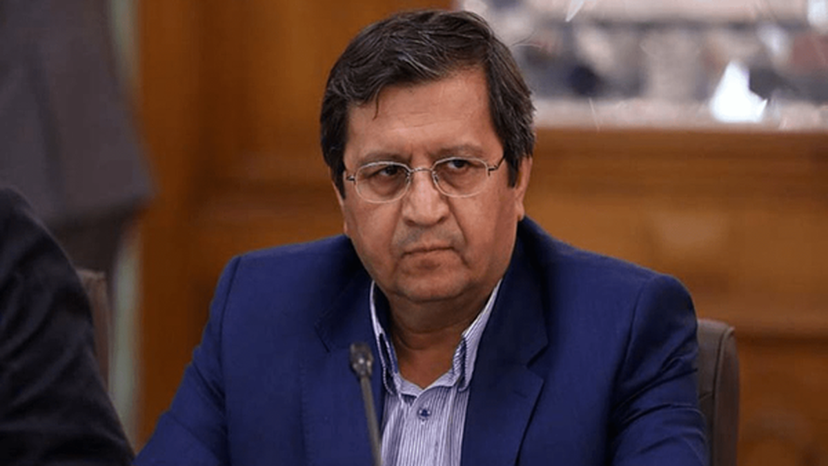 رئیس کل بانک مرکزی با تشریح عملکرد دو هفته‌ای بازار تجاری ارز، از رشد ۵۰ درصدی حجم معاملات و تبدیل مازاد تقاضای ۵۰۰ میلیون دلاری به مازاد عرضه ۷۰ میلیون دلاری خبر داد و تأکید کرد که این تحول نشان‌دهنده عمیق‌تر شدن و محوری شدن این بازار در مدیریت یکپارچه ارزی است.