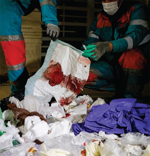 گزارش ویژه از پسماندهای عفونی رهاشده در کوچههای احمدآباد مشهد | سرنگها روی زمین، قانون زیر پا گزارش ویژه از پسماندهای عفونی رهاشده در کوچههای احمدآباد مشهد | سرنگها روی زمین، قانون زیر پا