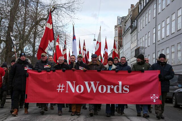 تظاهرات دانمارکی‌های معترض به ترامپ در مقابل سفارت آمریکا