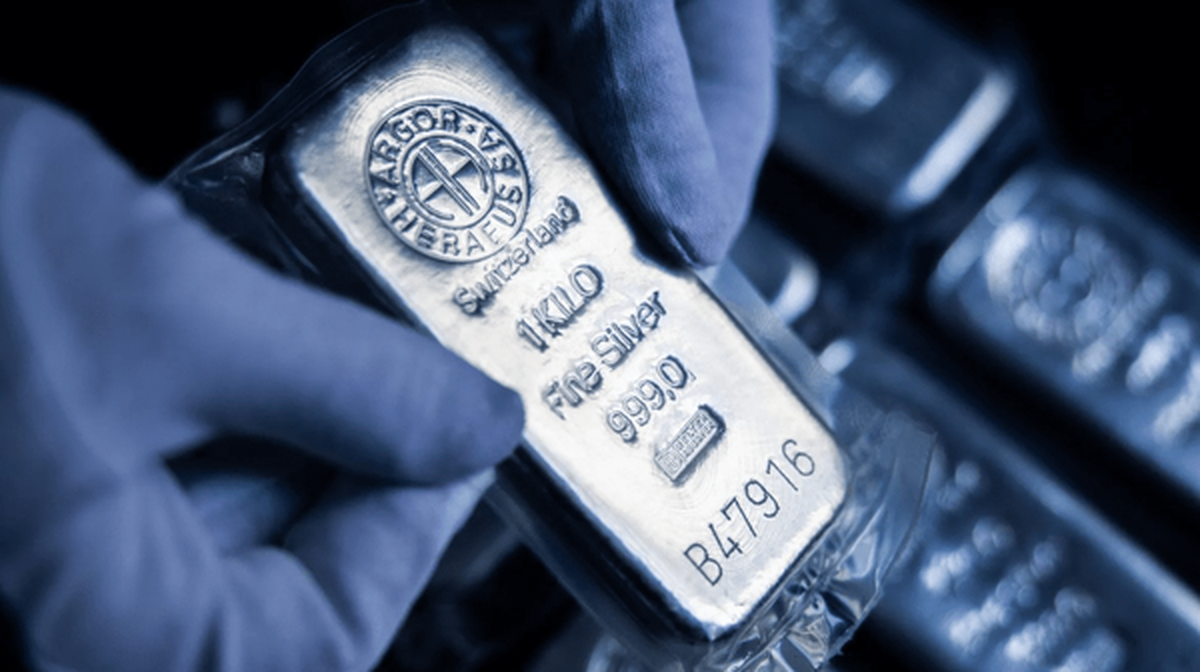 نقره فرو ریخت؛ سقوطی نادر در نیم‌قرن (۱۳ بهمن ۱۴۰۴)