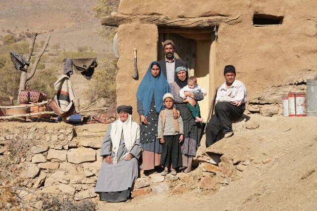 معرفی فیلم «کوچ» ساخته محمد اسفندیاری | روایتی متفاوت از زندگی سردار سلیمانی بر پرده جشنواره فجر + عکس و خلاصه داستان معرفی فیلم «کوچ» ساخته محمد اسفندیاری | روایتی متفاوت از زندگی سردار سلیمانی بر پرده جشنواره فجر + عکس و خلاصه داستان