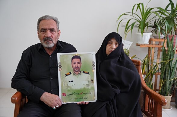 ساعاتی با خانواده سردار شهید «جواد کشاورز»، رئیس پلیس موادمخدر مشهد که به دست اغتشاشگران به شهادت رسید | انگار برای شهادت آمده بود + فیلم