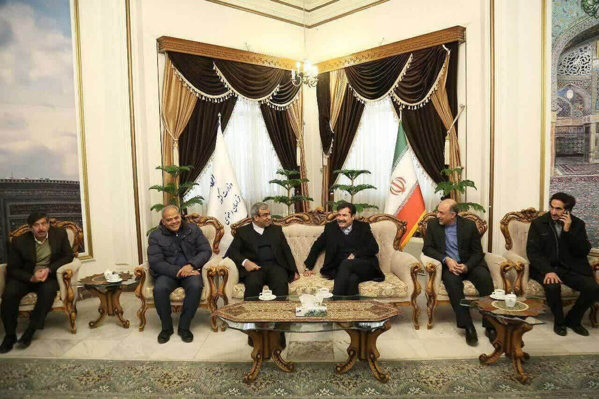 معاون رئیس‌جمهور در امور توسعه روستایی و مناطق محروم کشور، صبح امروز وارد مشهد شد و مورد استقبال استاندار خراسان رضوی قرار گرفت.