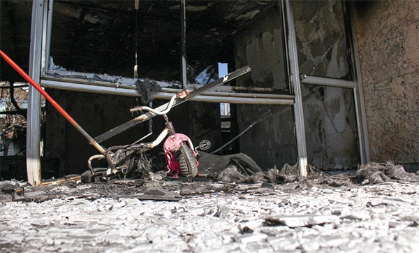 نجات معجزهآسای اهالی خانهای در وکیلآباد مشهد از چنگ اغتشاشگران نجات معجزهآسای اهالی خانهای در وکیلآباد مشهد از چنگ اغتشاشگران