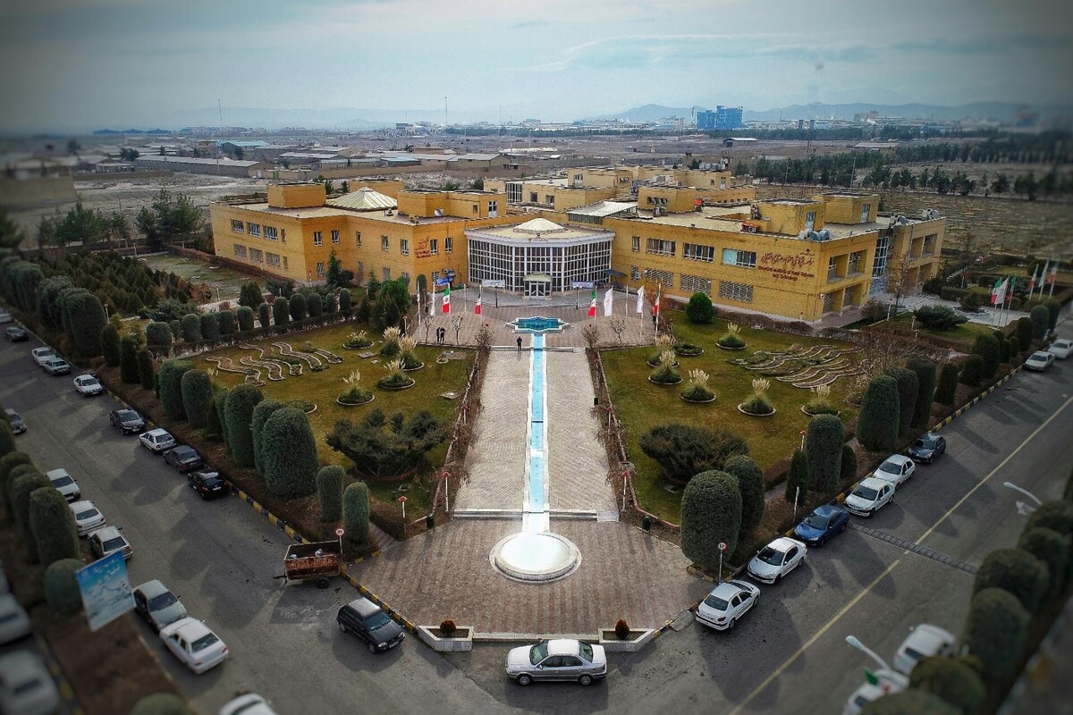 مدیر پارک علم و فناوری خراسان با تأکید بر نقش پارک‌های علم و فناوری به‌عنوان حلقه واسط بین دانشگاه و جامعه گفت: دانشگاه در حوزه فناوری، عملکرد خوبی داشته، اما در حوزه نوآوری و خلق ثروت از این فناوری به جامعه متصل نشده است؛ پارک‌های علم و فناوری این فاصله را پر کرده و ایده‌ها را تا مرحله نوآوری و تجاری‌سازی حمایت می‌کنند.