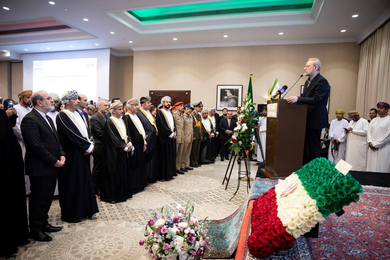 روایت لاریجانی از دیدار با سلطان عمان | مواضع جناب سلطان عمان روشن و حمایتی است