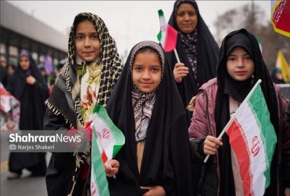 بانوان و دختران مشهدی با حضور در راهپیمایی ۲۲ بهمن، پای انقلاب ایستادند