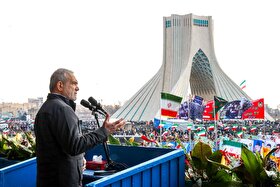 پزشکیان: دنیا ببیند که مردم ایران برای اطاعت از رهبری نظام به صحنه آمده‌اند